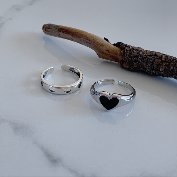 Black heart ring, heart ring, heart signet ring, stacking silver ring - Picture 7 of 7